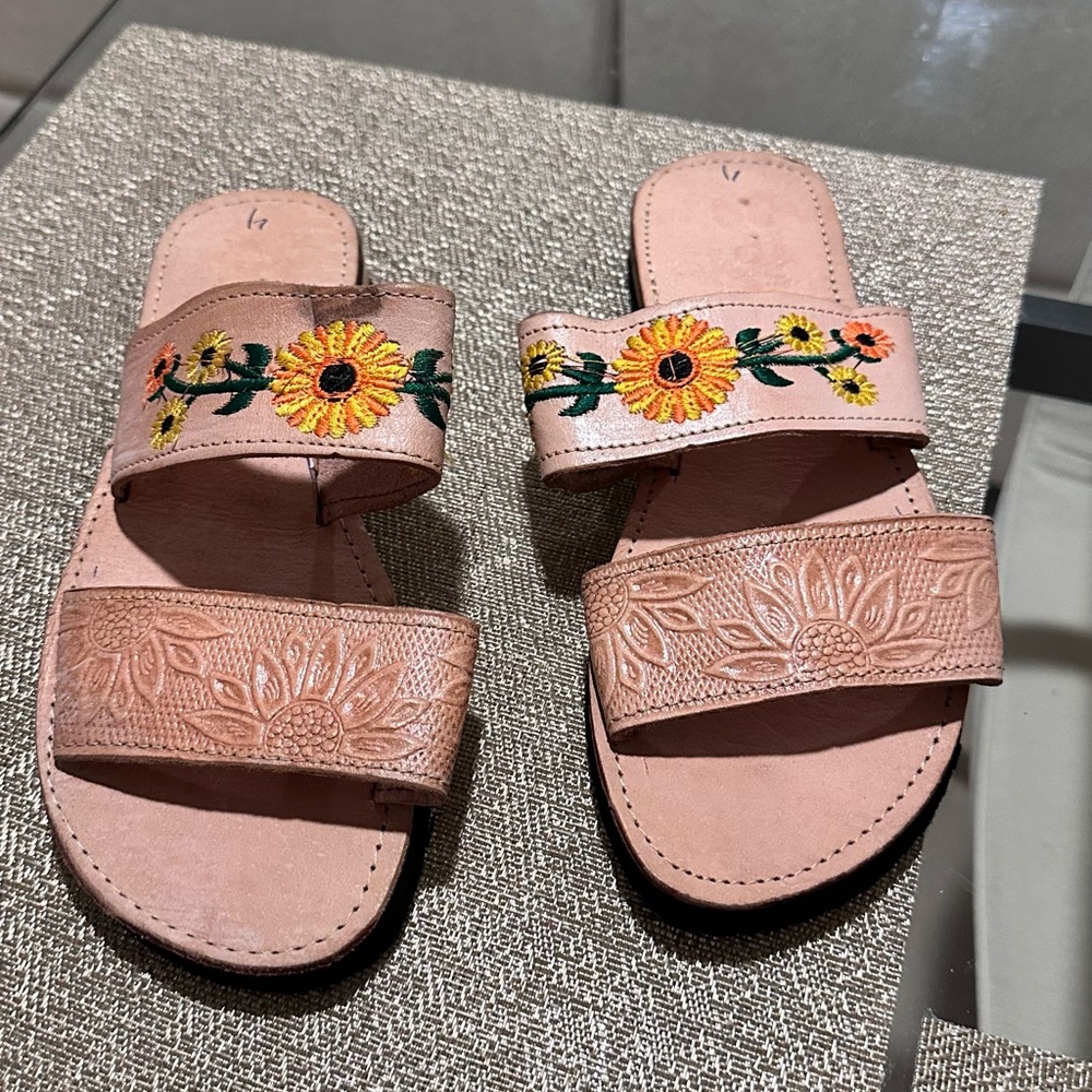 Embroidered Floral Women's Sandals - Tan